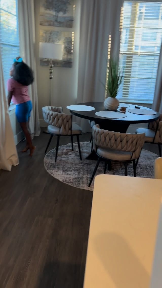 Post 9 by Stephanie Thomas on Instagram (video)