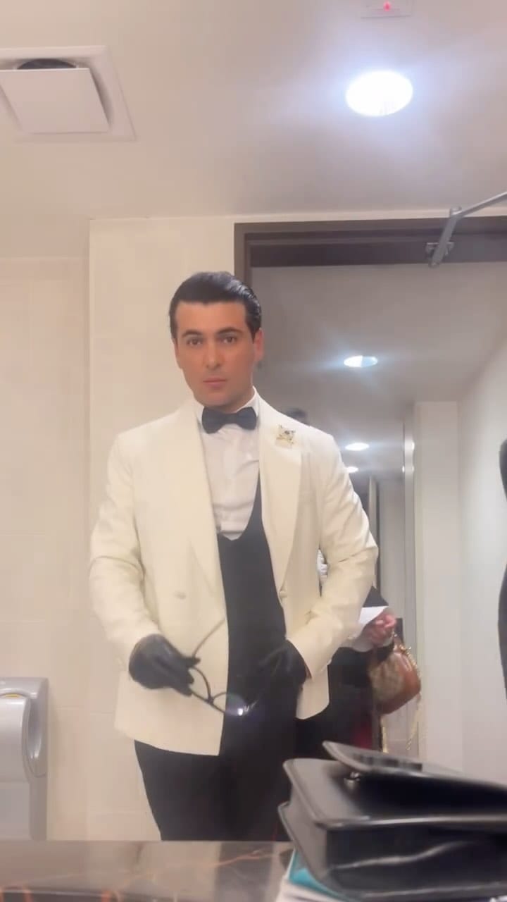 Post 8 by Ronny Clooney. creative fashion stylist/perfumer on Instagram (video)