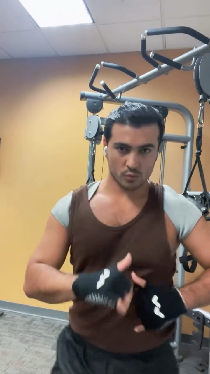 Post 5 by Ronny Clooney. creative fashion stylist/perfumer on Instagram (video)