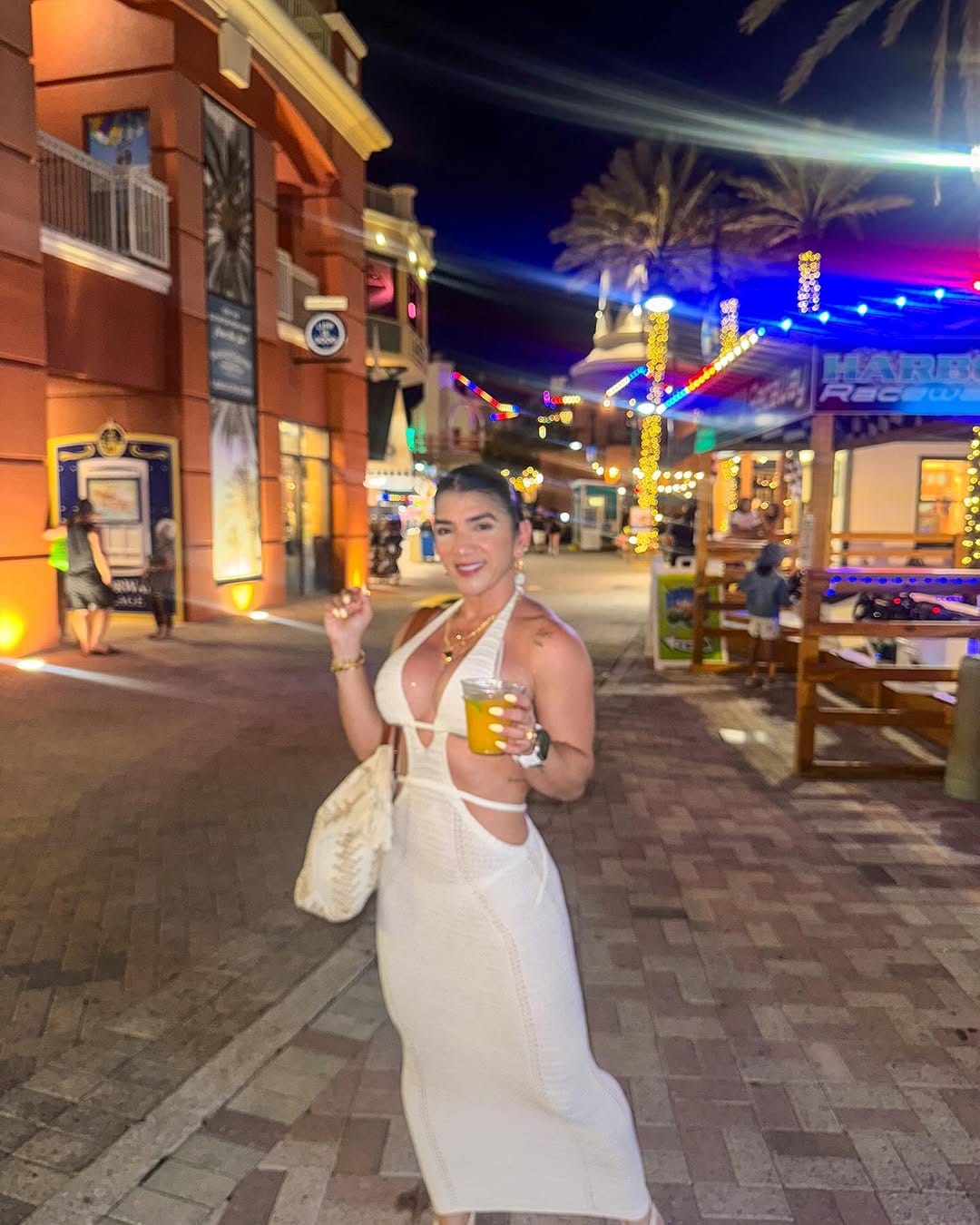 Post 9 by Vanessa Villalobos on Instagram (carousel)