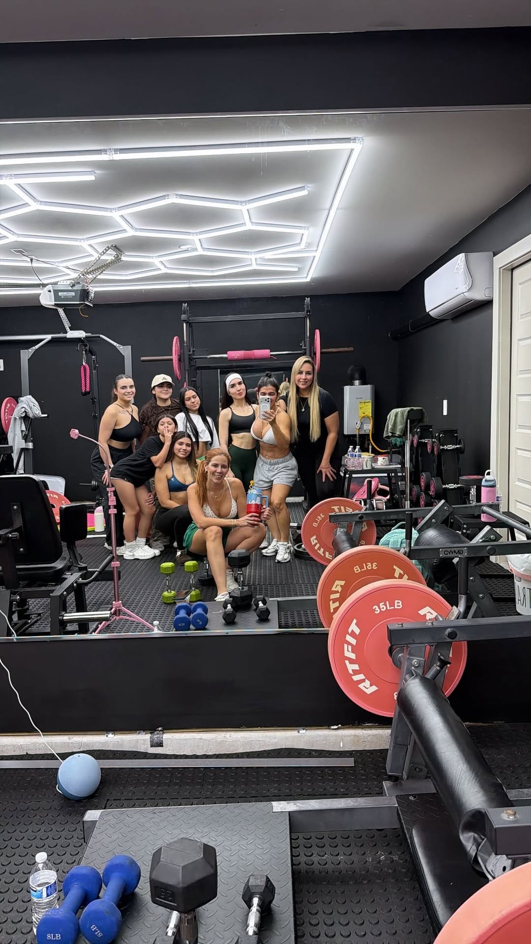 Post 1 by Vanessa Villalobos on Instagram (video)