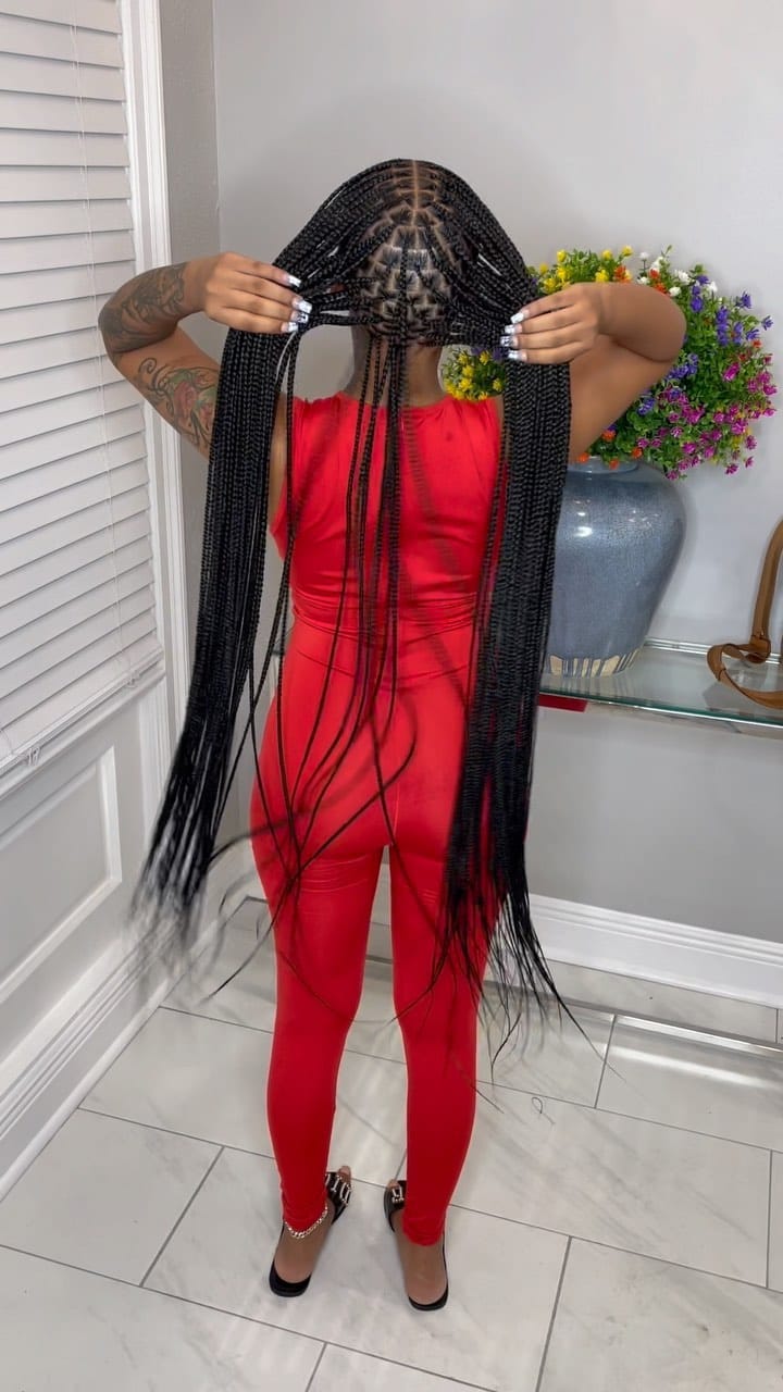 Post 8 by Houston Braider & Hair Stylist on Instagram (video)