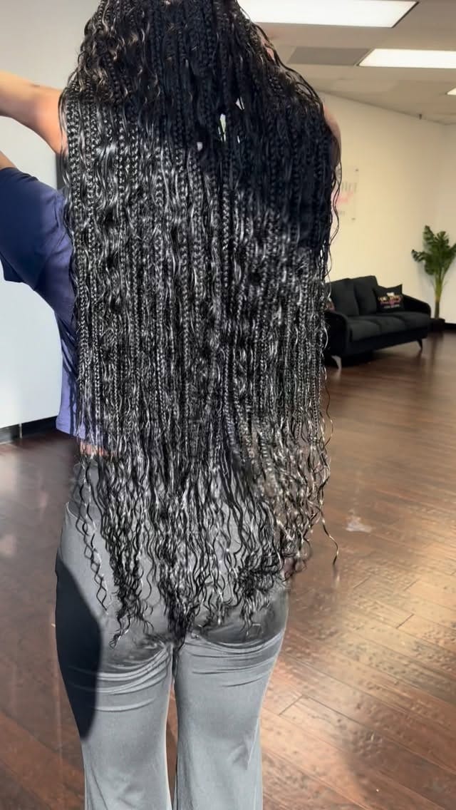 Post 7 by Houston Braider & Hair Stylist on Instagram (video)
