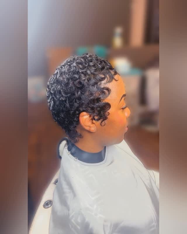 Post 4 by Houston Hairstylist | Short Hair•Alopecia•Quickweave•Tape Ins on Instagram (video)