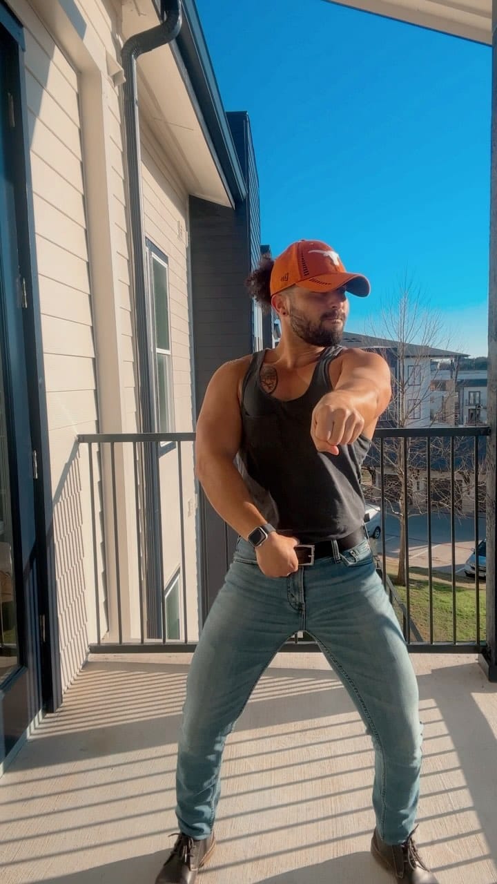 Post 8 by Kevin Jhomar on Instagram (video)