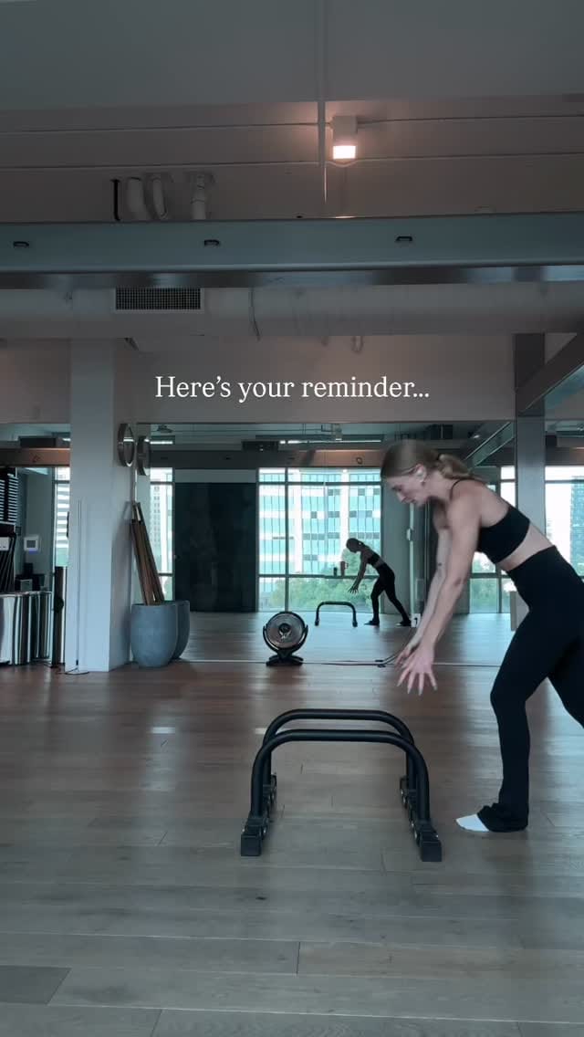 Post 6 by Emma Anderson | Personal Trainer + Online Fitness Coach on Instagram (video)