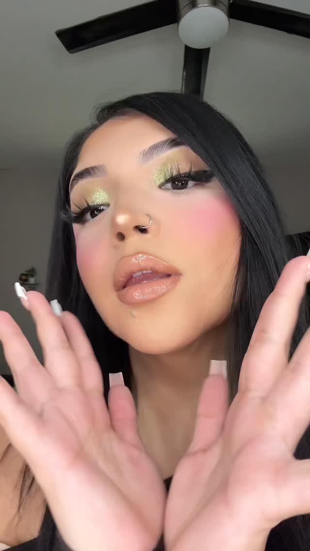 Post 6 by Mia Hoyos-Moreno on Instagram (video)