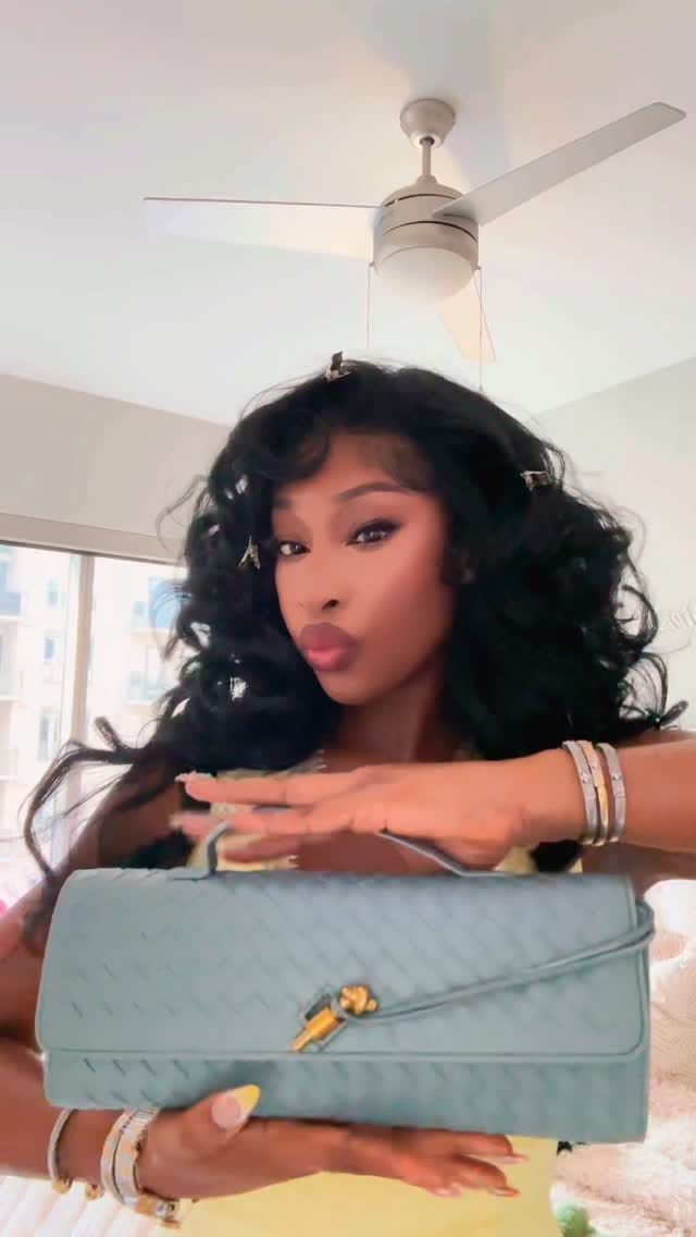 Post 6 by Obehioye on Instagram (video)
