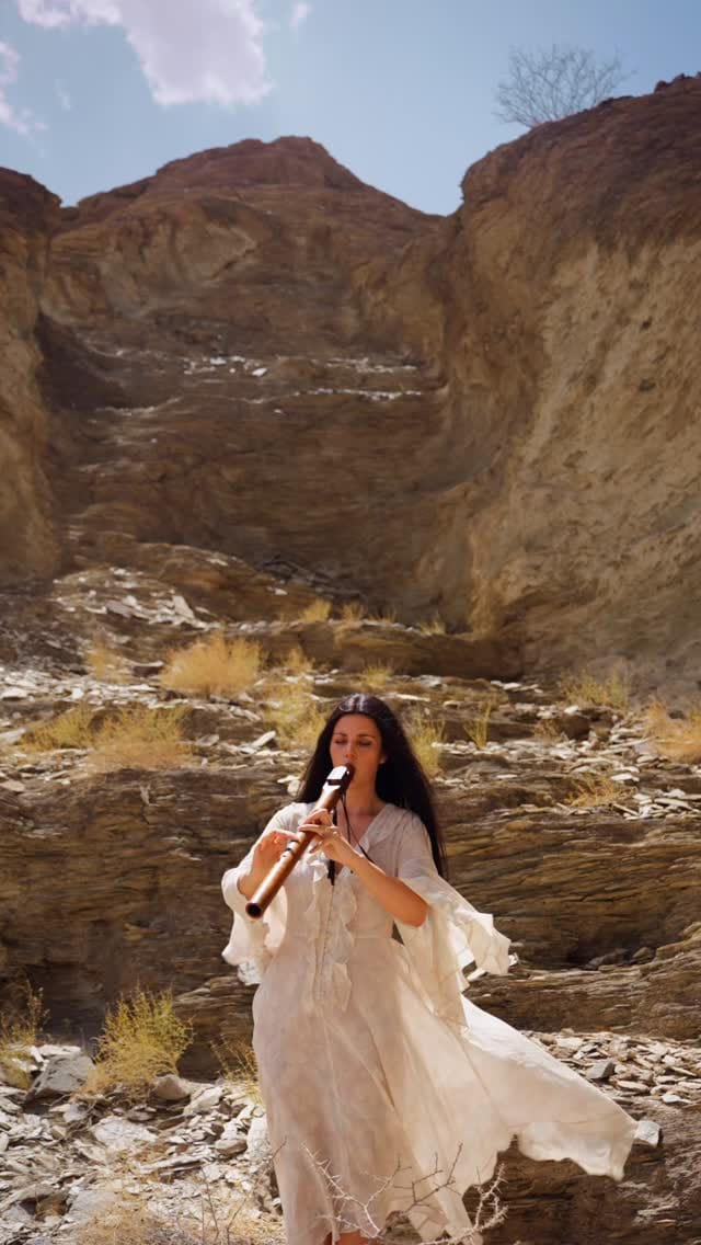 Post 3 by Sound Healing LAB on Instagram (video)