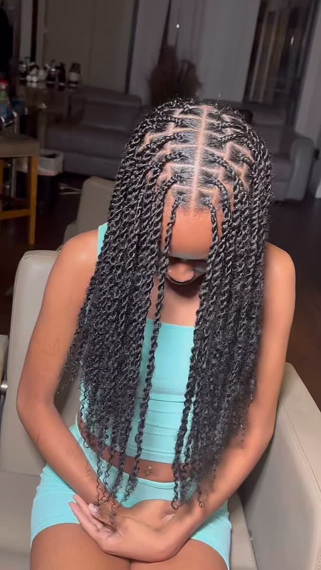 Post 6 by Protective Hairstylist ✨ on Instagram (video)