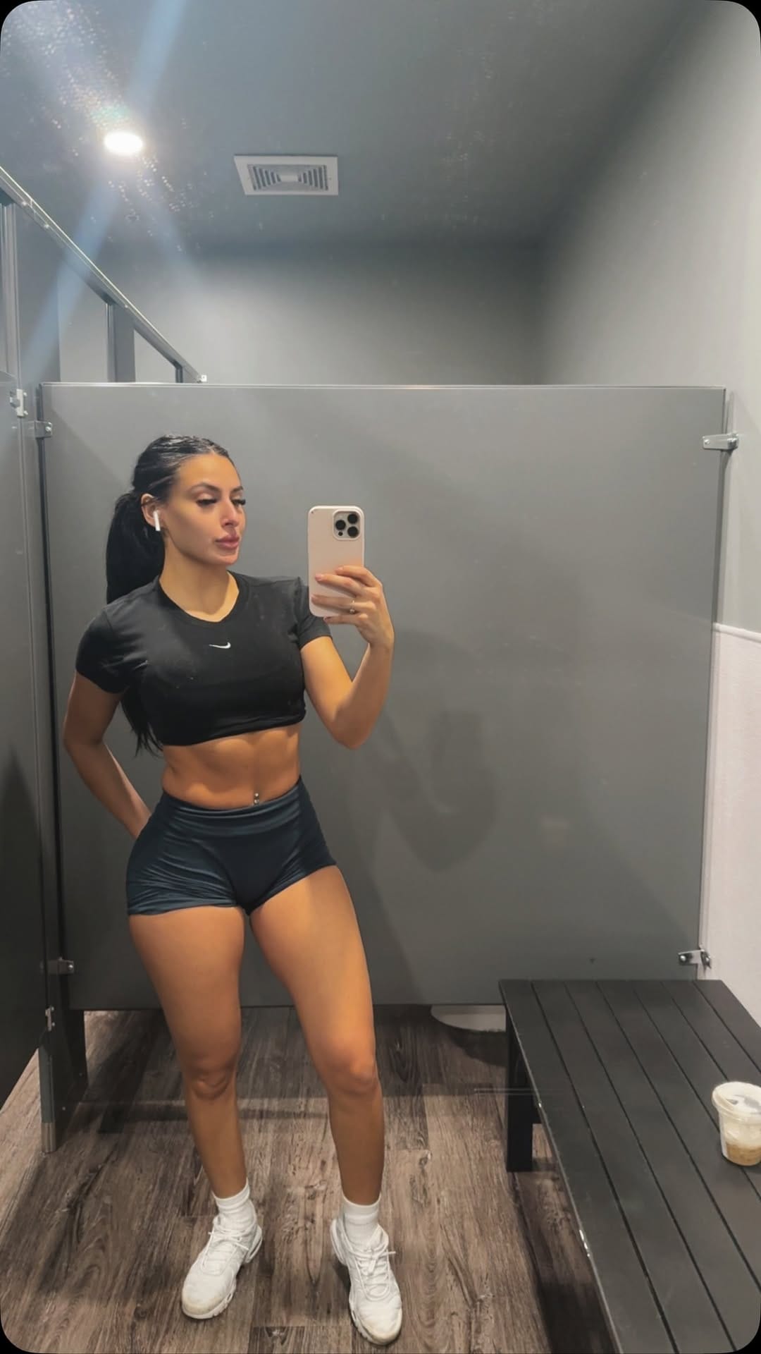 Post 3 by Olivia Martel on Instagram (video)