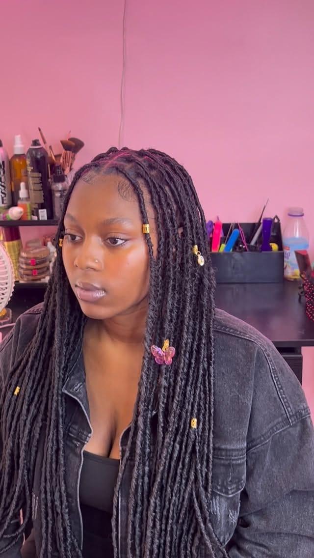 Post 6 by Baddie Necessitiess on Instagram (video)