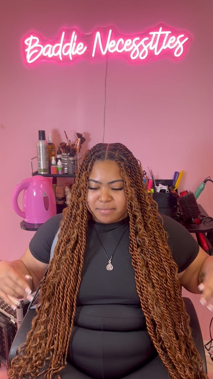 Post 8 by Baddie Necessitiess on Instagram (video)
