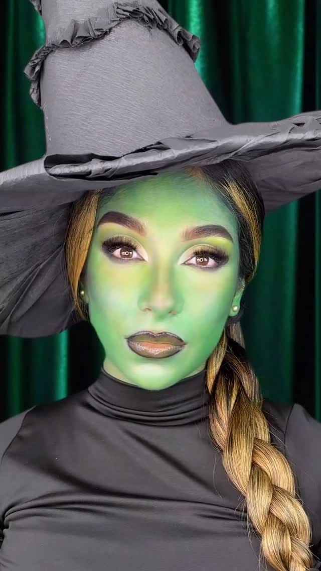 Post 9 by Julieth Mercado / Maquilladora Profesional on Instagram (video)