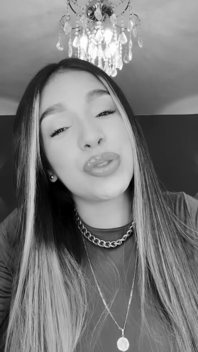 Post 6 by Julieth Mercado / Maquilladora Profesional on Instagram (video)