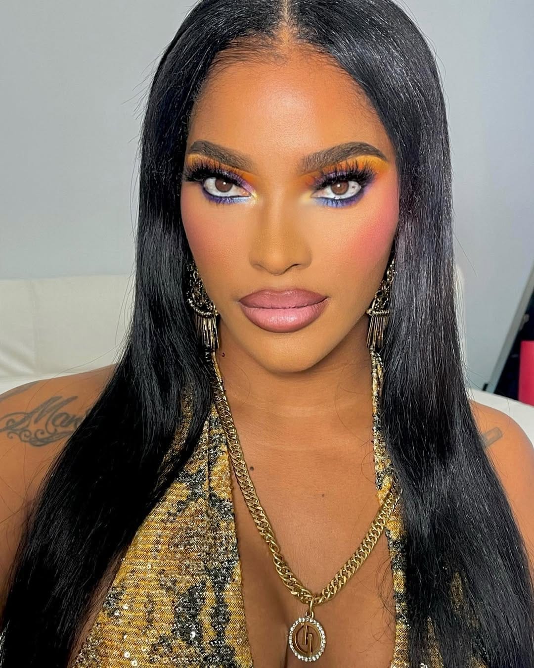 Post 9 by CELEB MAKEUP ARTIST 💄 on Instagram (carousel)