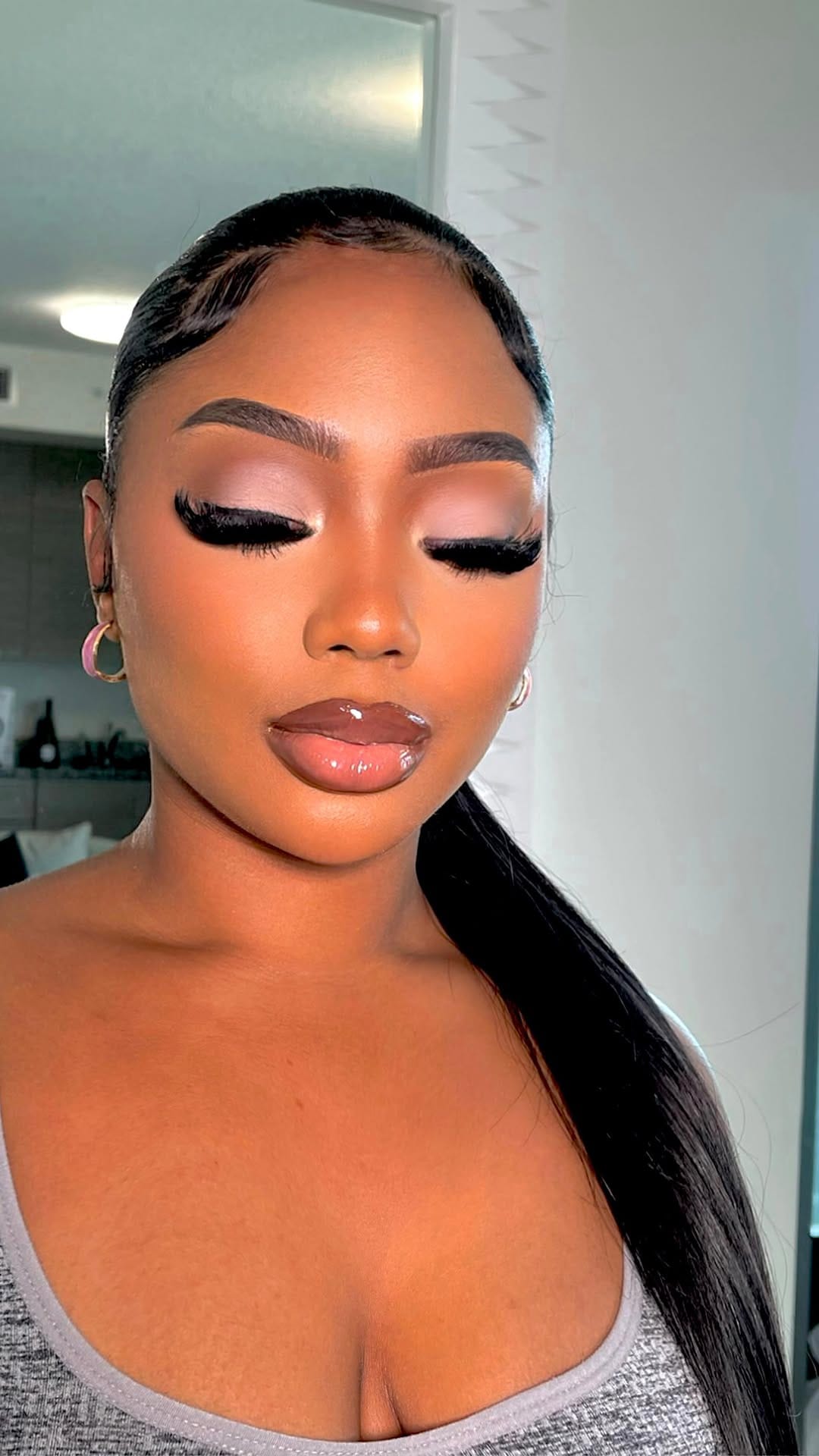 Post 8 by CELEB MAKEUP ARTIST 💄 on Instagram (video)