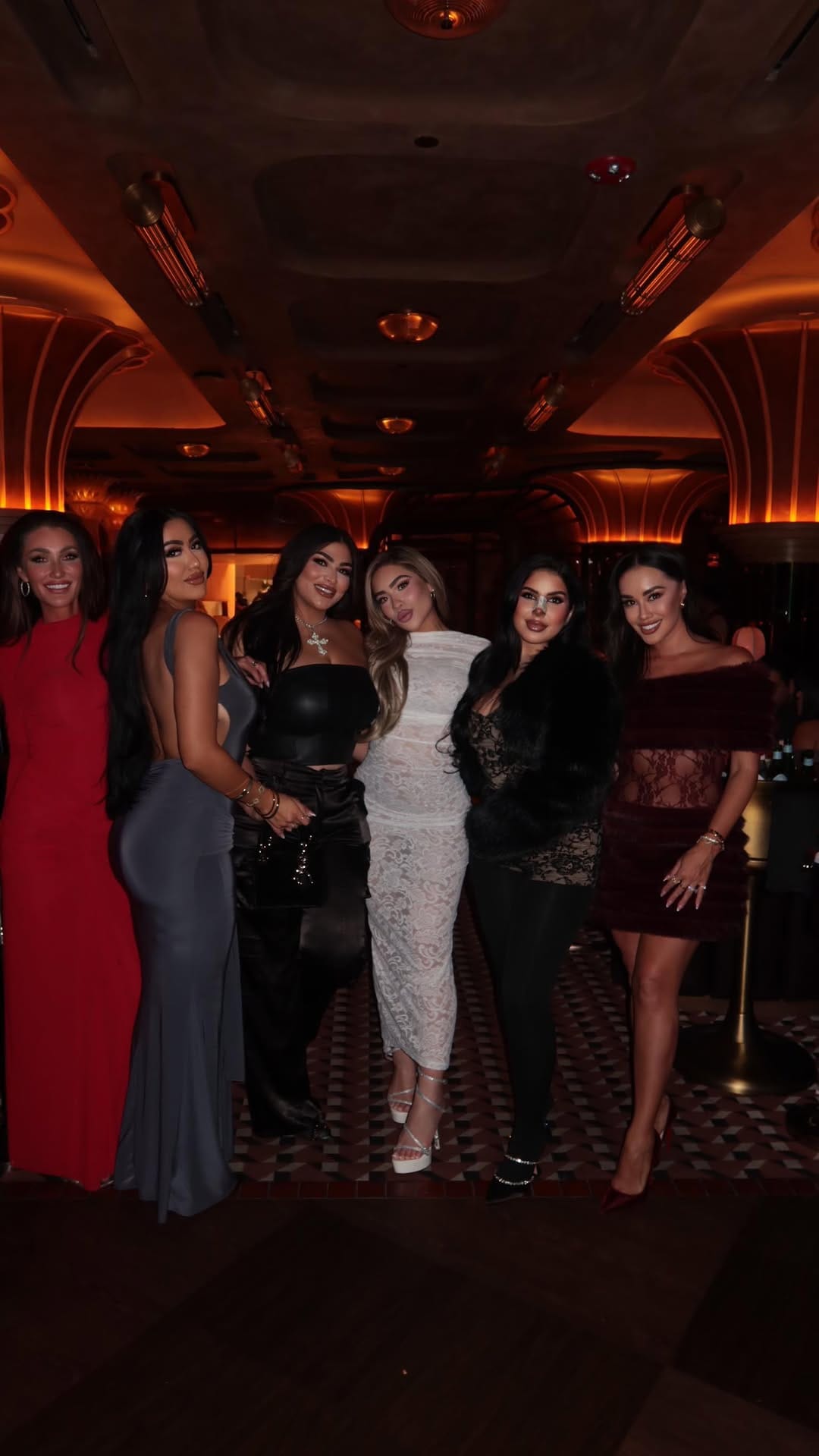 Post 4 by @erikaledezmaa on Instagram (video)
