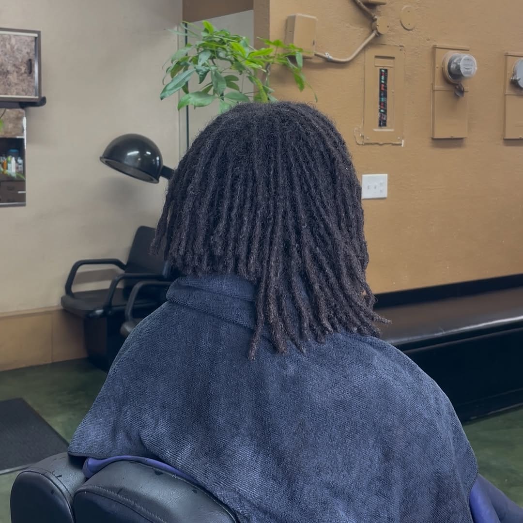 Post 1 by HAIR SPECIALIST | PROMOTING HEALTHY HAIR  🌱 on Instagram (carousel)