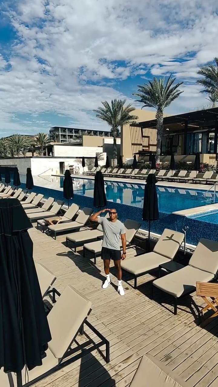 Post 5 by Kenny Raphael on Instagram (video)