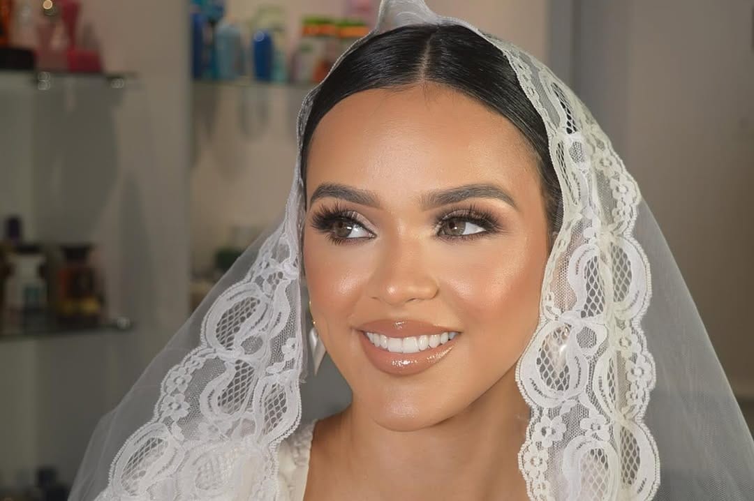 Post 9 by ROXY MUA on Instagram (carousel)
