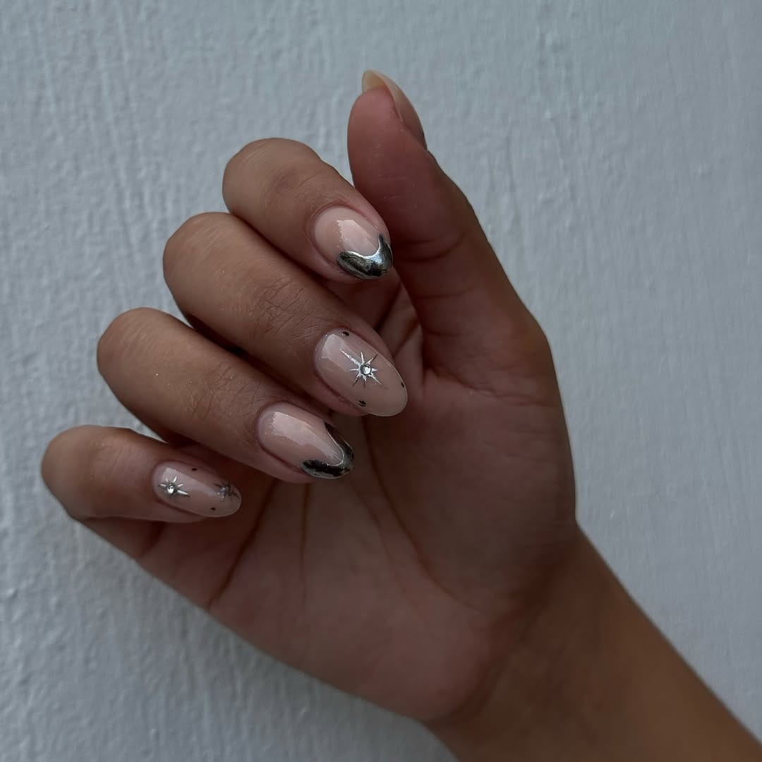 Post 9 by HILLBNAILS STUDIO on Instagram (carousel)