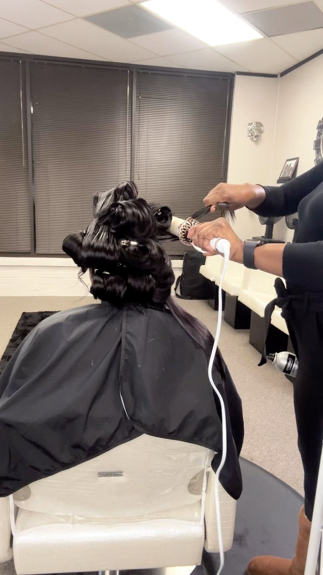 Post 9 by Houston SilkPress Stylist on Instagram (video)