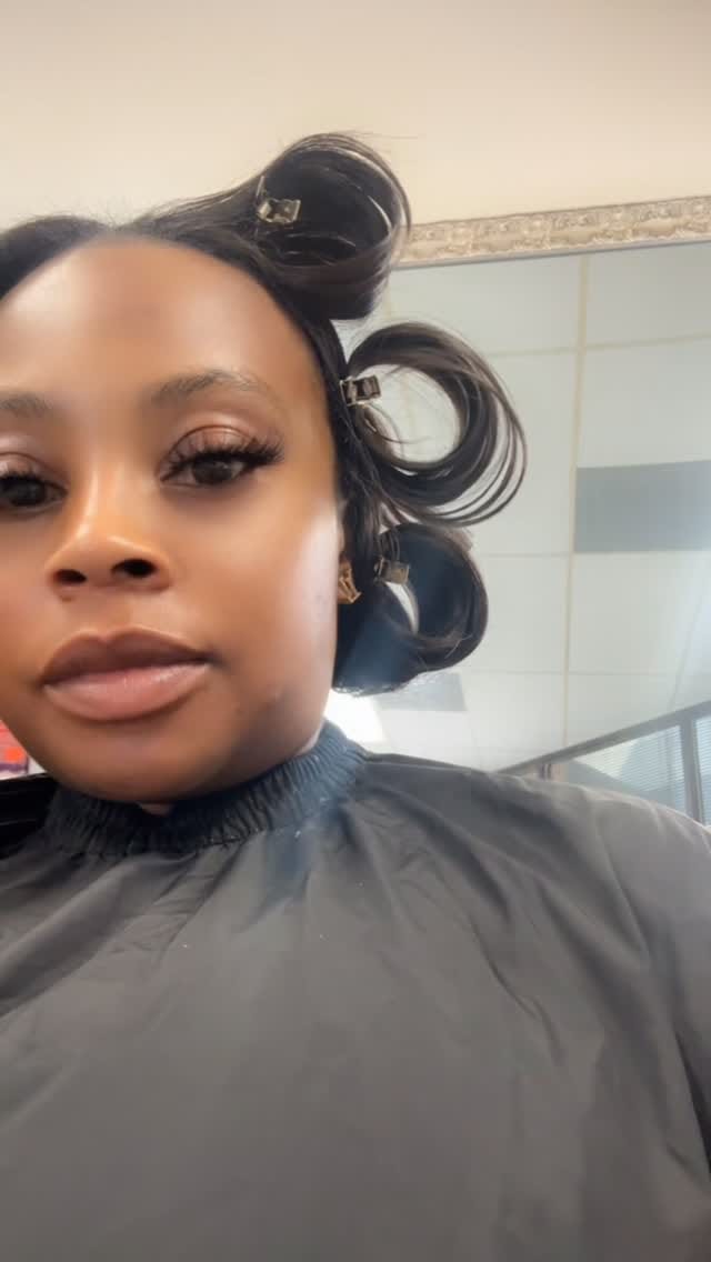 Post 5 by Houston SilkPress Stylist on Instagram (video)