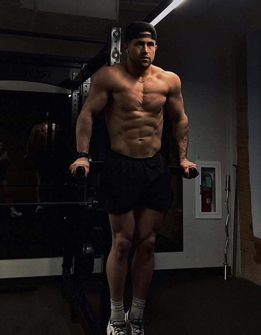 Post 4 by Benny Schaeffer | Online Coach on Instagram (carousel)