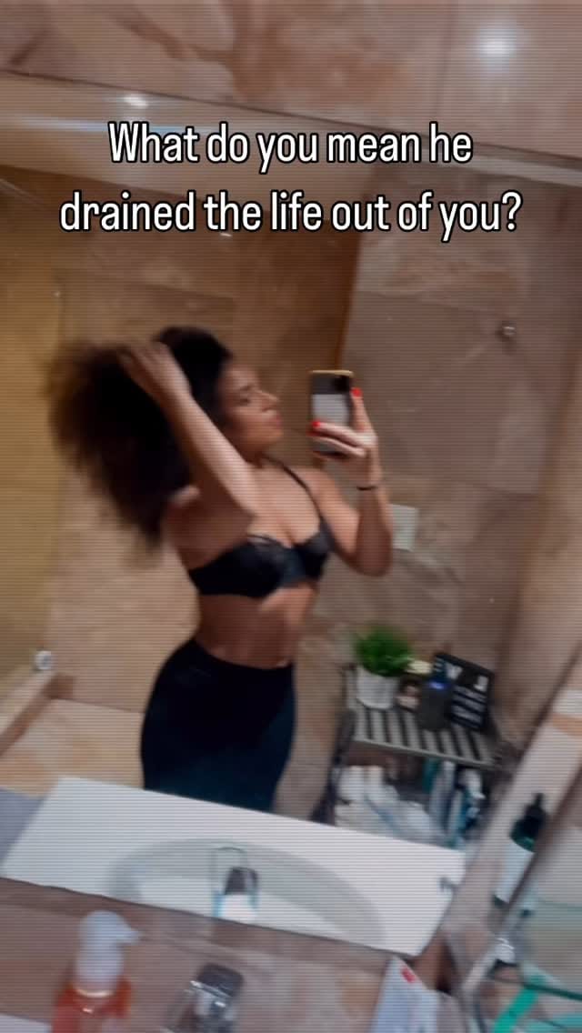 Post 8 by Clara Wade on Instagram (video)