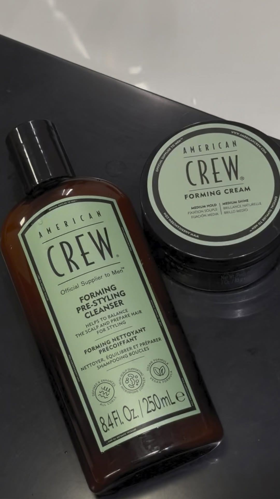 Post 3 by American Crew Spain on Instagram (video)