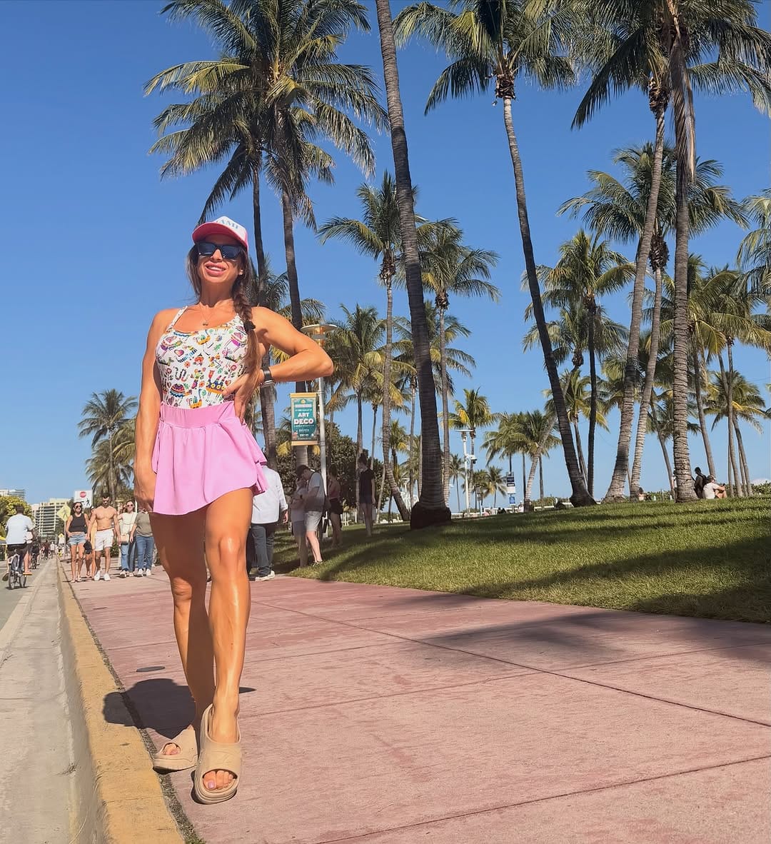 Post 6 by Tati •  Personal Trainer Miami gym  ( and Online) on Instagram (carousel)