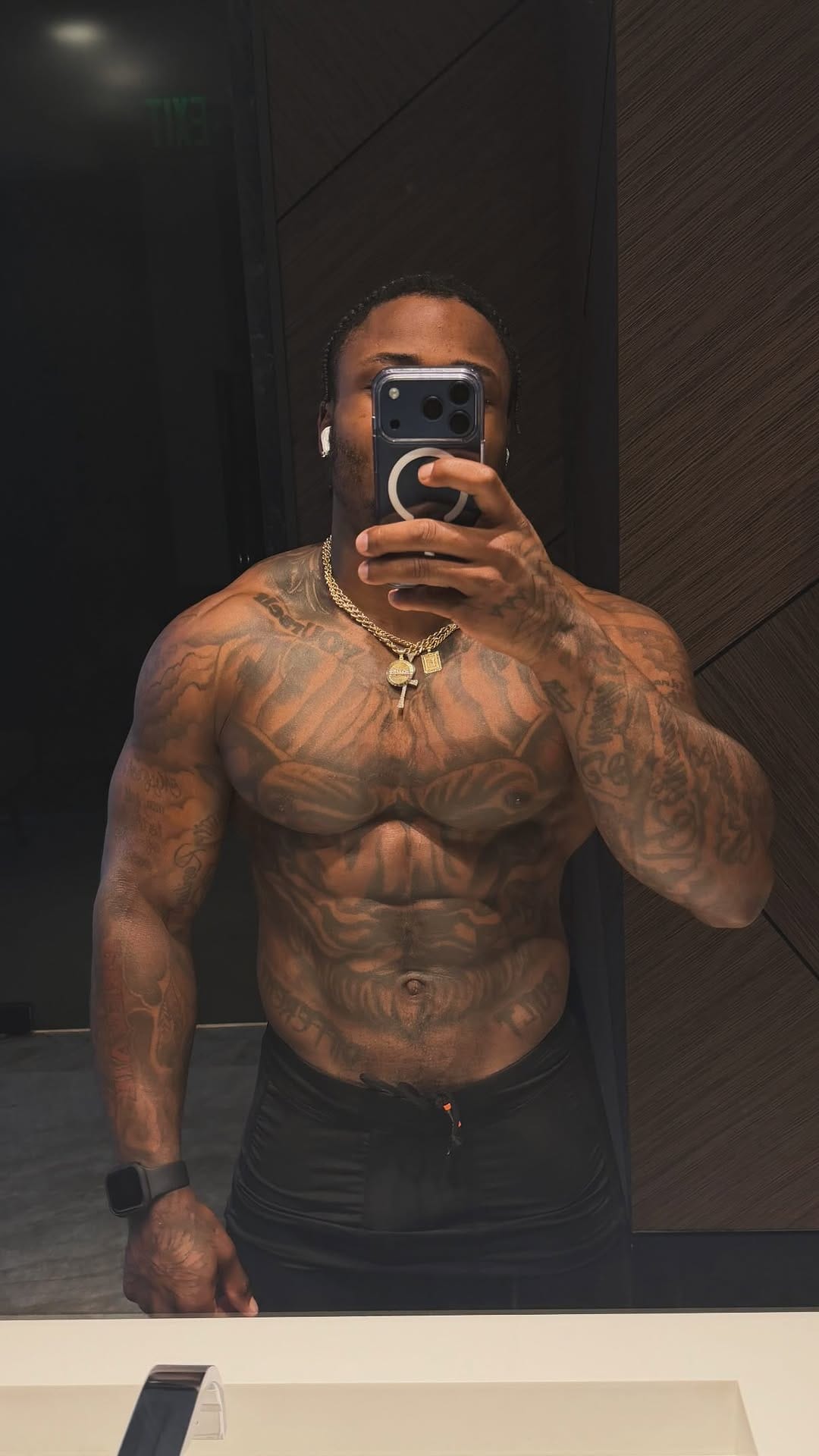 Post 4 by Davante Wiltshire on Instagram (video)