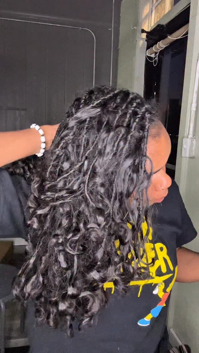Post 5 by ATL RAW INDIAN LONDON LOCS on Instagram (video)