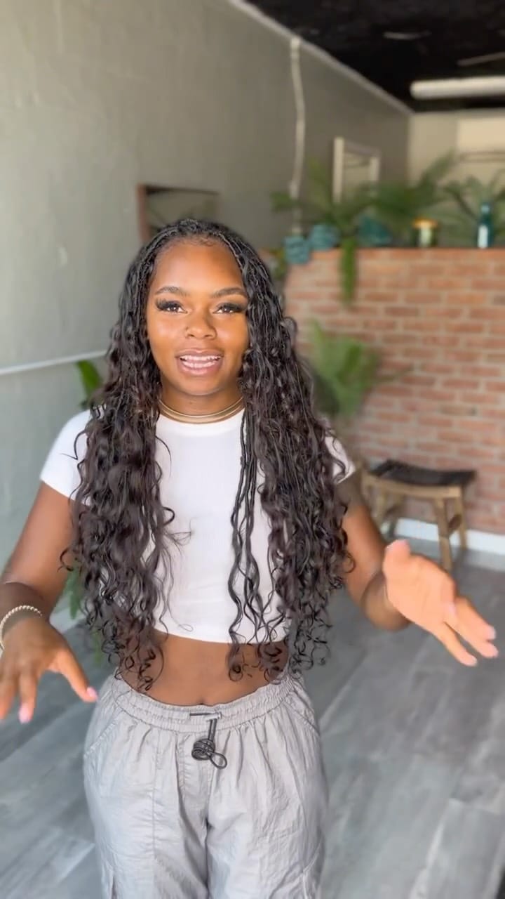 Post 9 by ATL RAW INDIAN LONDON LOCS on Instagram (video)