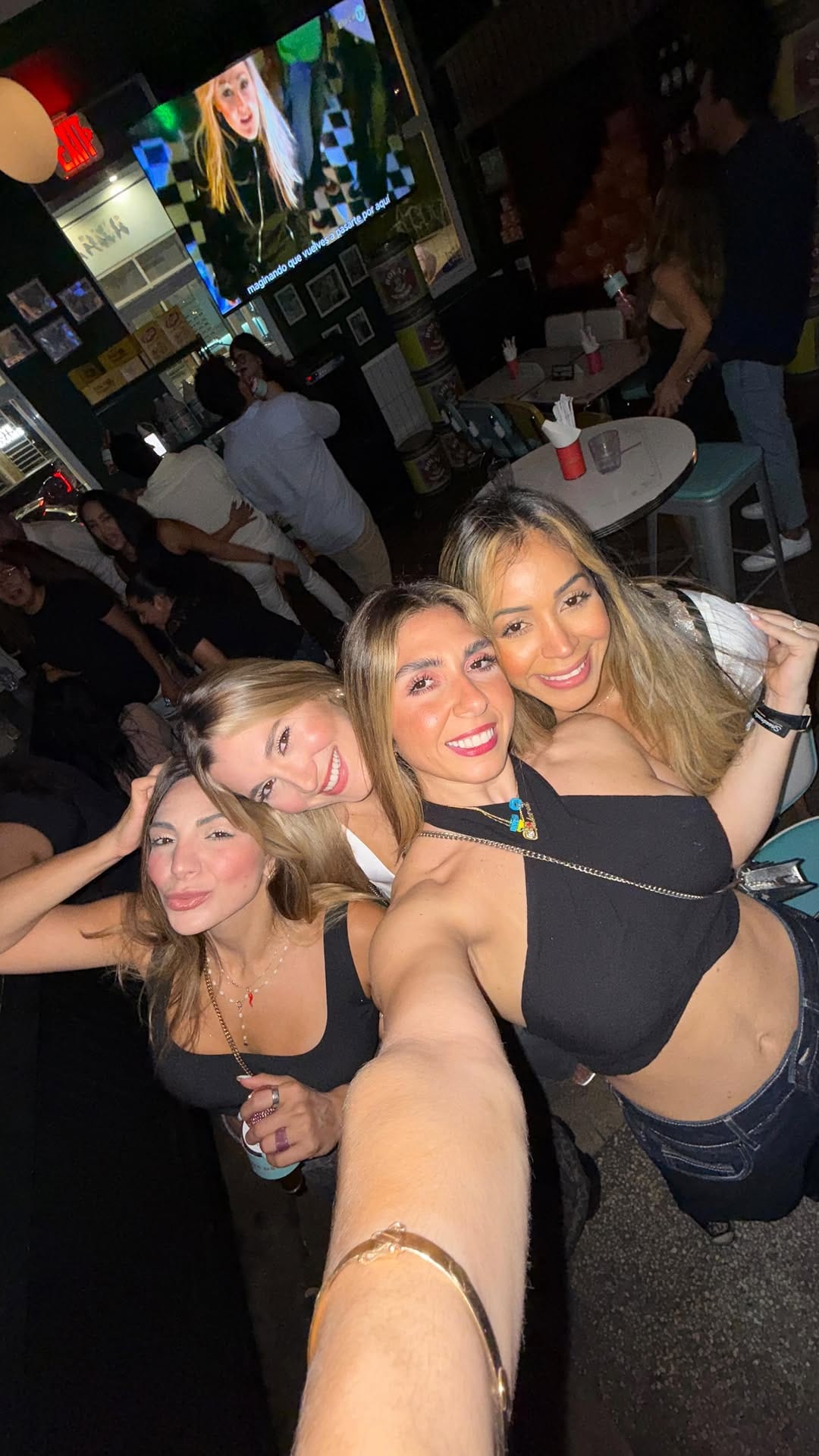 Post 4 by VALERIA ZAMPINI LIFESTYLE on Instagram (video)