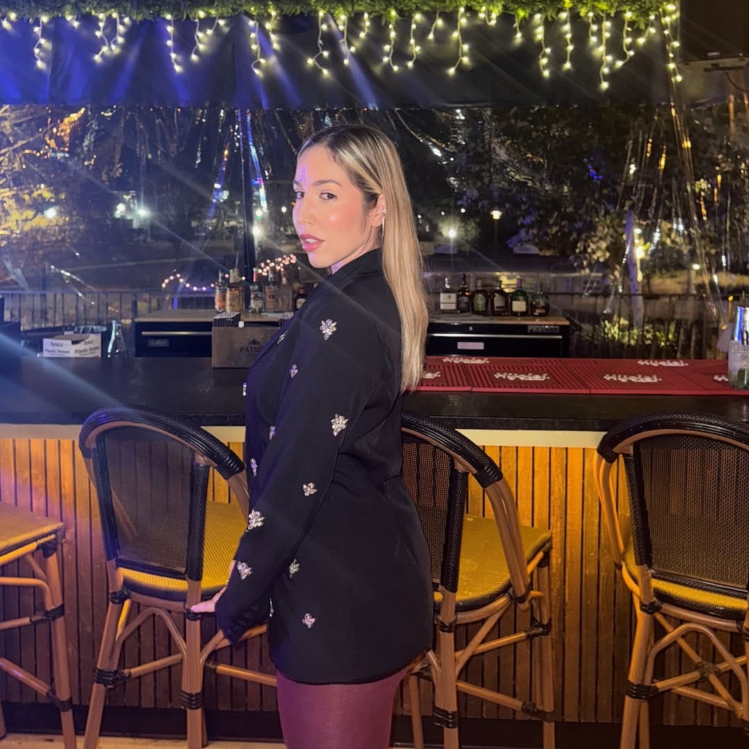 Post 1 by HELEN 👸🏼💛🍓 on Instagram (carousel)