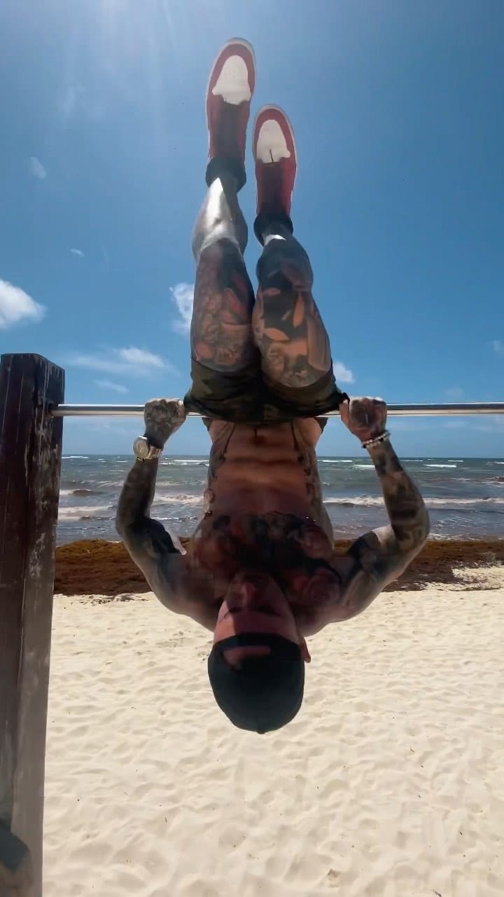 Post 2 by 𝕏𝕒𝕟𝕕𝕖𝕣 ℕ𝕖𝕗𝕗 on Instagram (video)