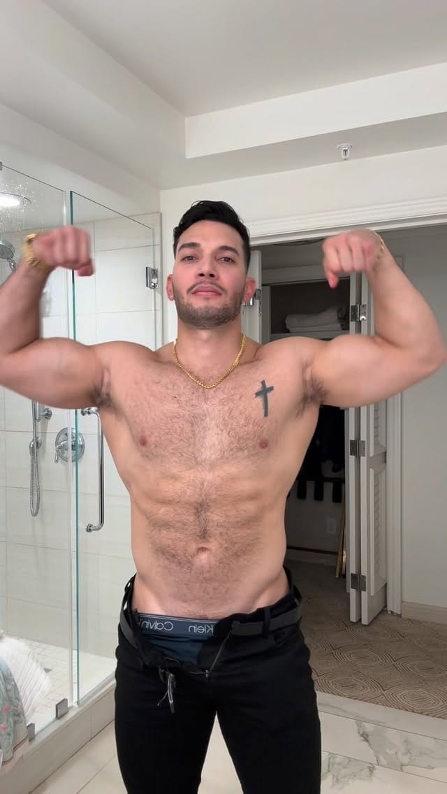 Post 3 by Daniel Olivero on Instagram (video)