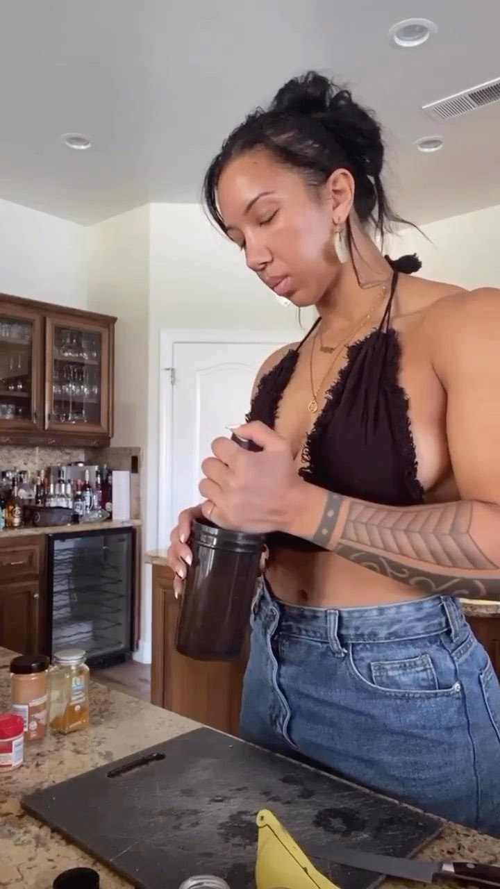 Post 9 by Ashlee Mane - Online Fitness Coach on Instagram (video)
