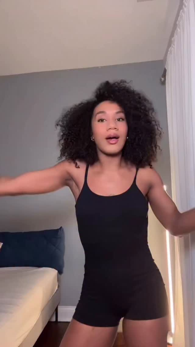 Post 4 by Jennifer Elisa on Instagram (video)