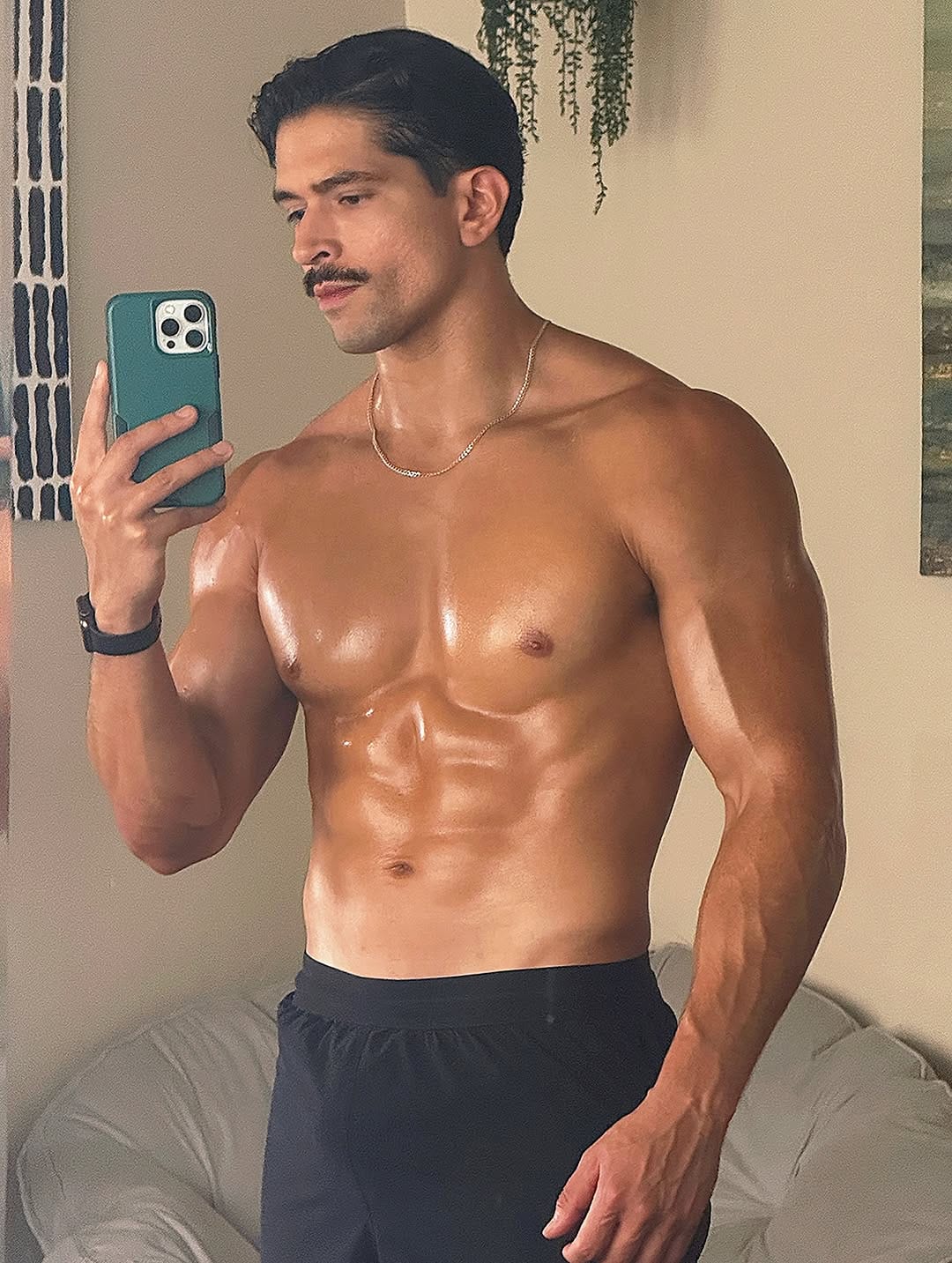 Post 4 by Edward Naranjo on Instagram (carousel)