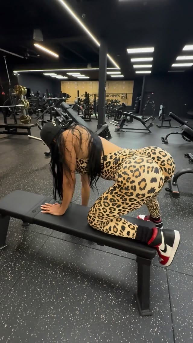 Post 5 by CAROLINATZO on Instagram (video)