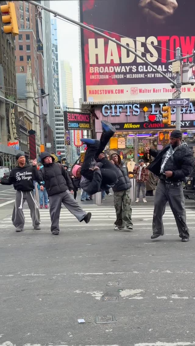 Post 4 by King Kumo ®️ 宇宙の町 on Instagram (video)