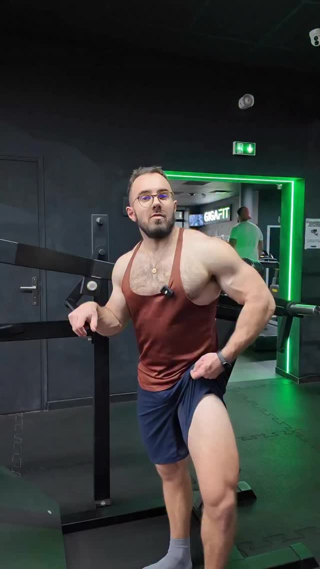 Post 3 by Maxime Domergue on Instagram (video)