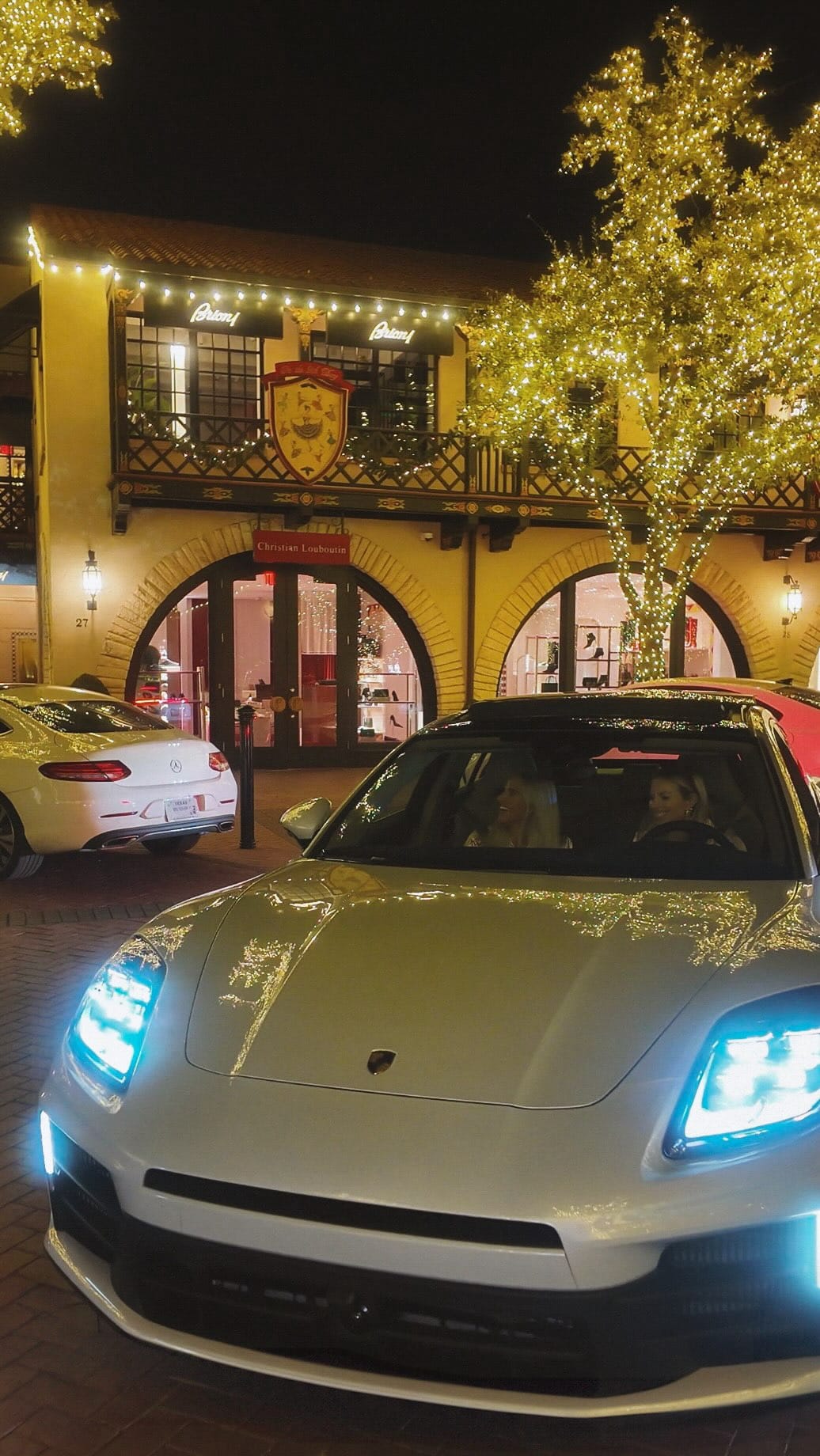 Post 6 by DALLAS ON THE ROCKS on Instagram (video)