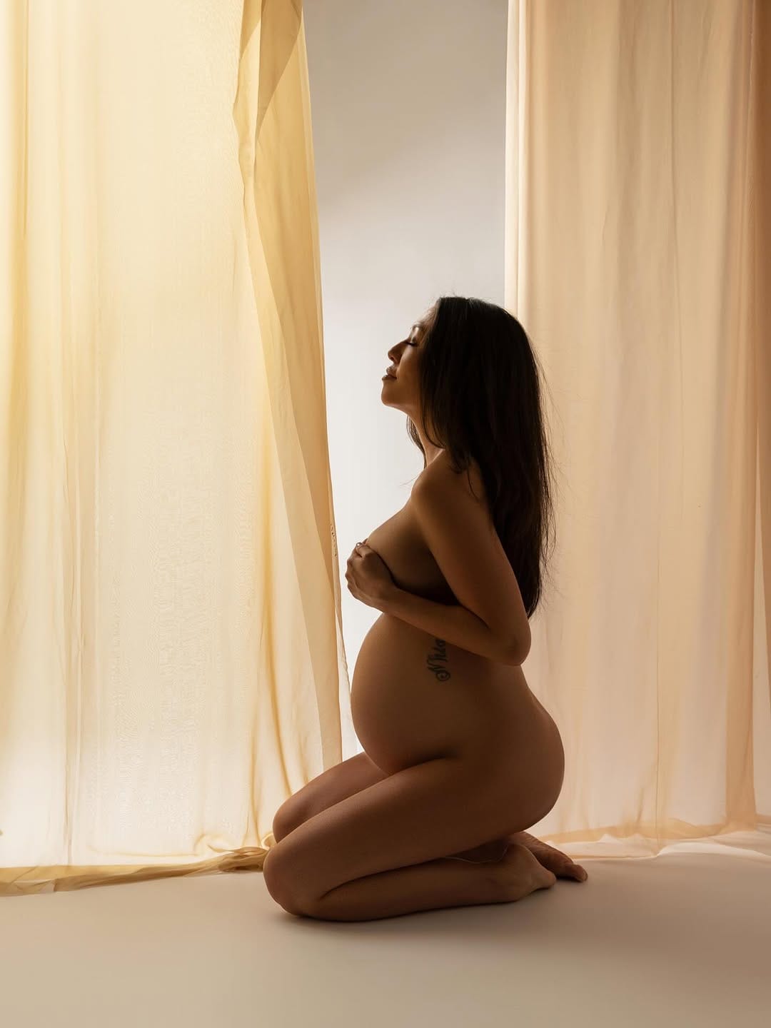 Post 1 by Charlotte Newborn - Maternity Photographer on Instagram (carousel)