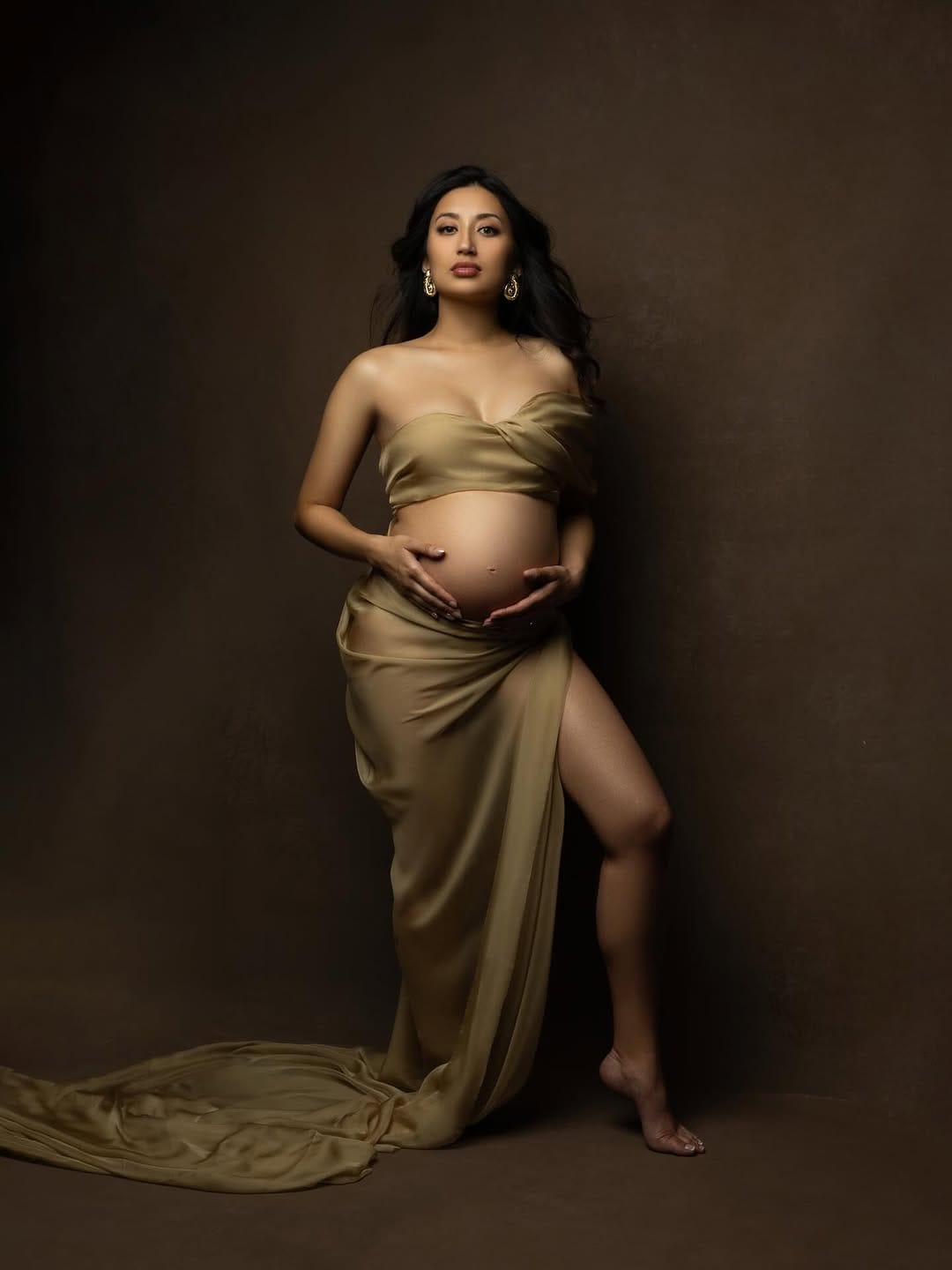 Post 2 by Charlotte Newborn - Maternity Photographer on Instagram (carousel)