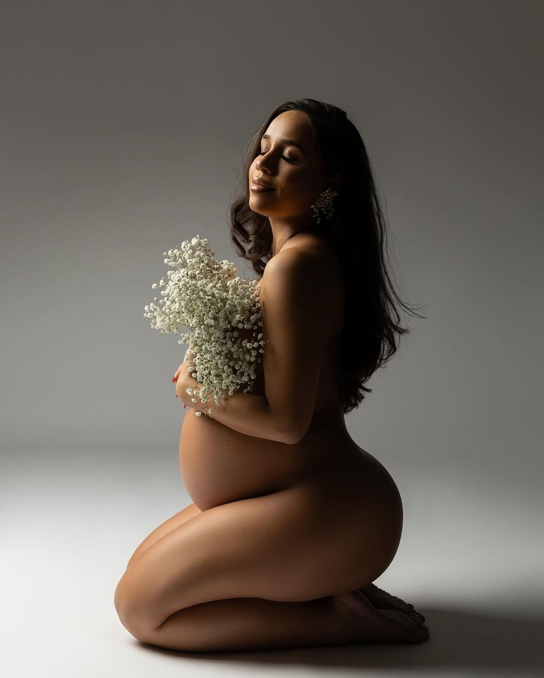 Post 6 by Charlotte Newborn - Maternity Photographer on Instagram (carousel)