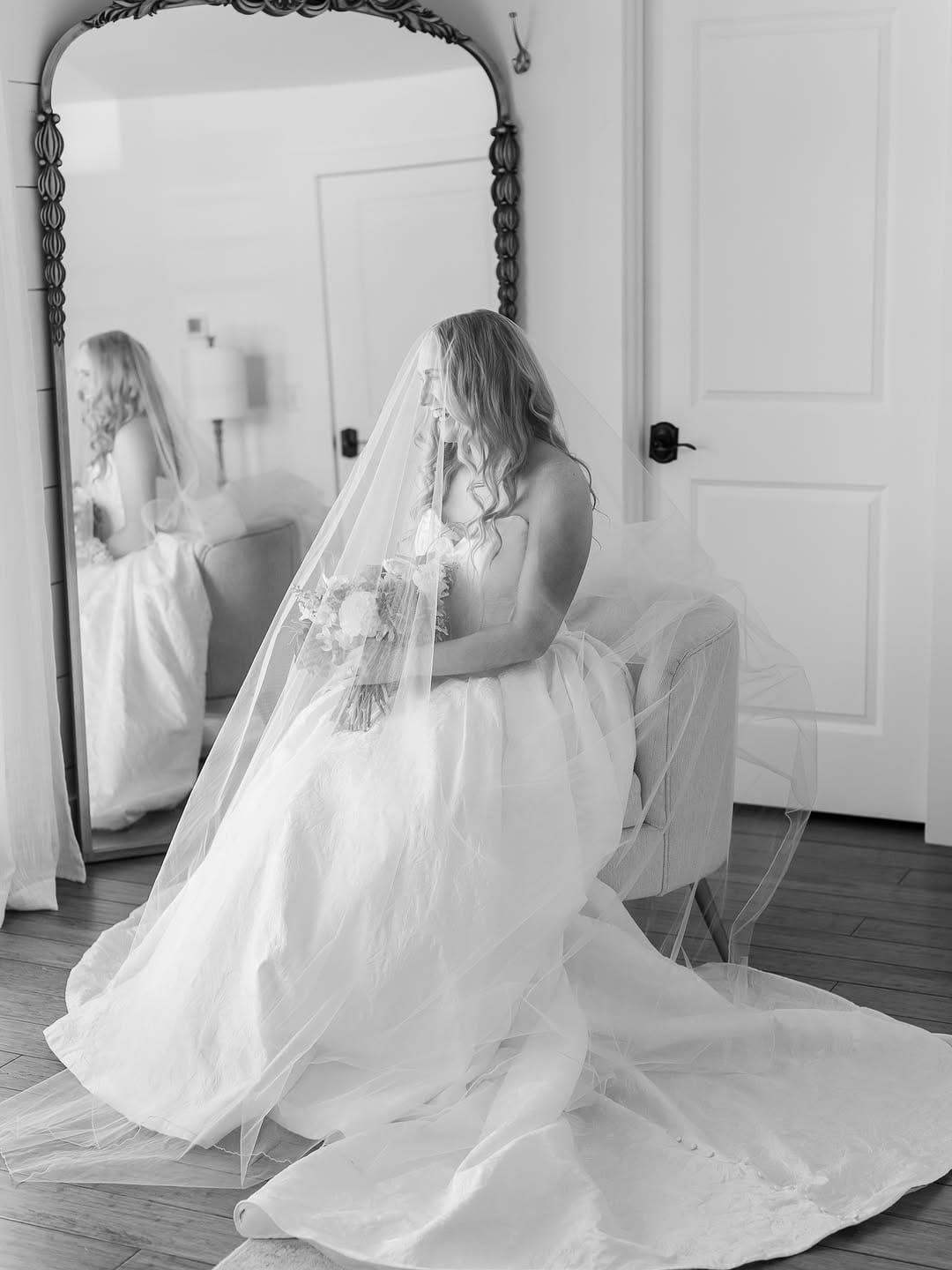 Post 3 by Berenice | Wedding + Portrait Photographer on Instagram (carousel)